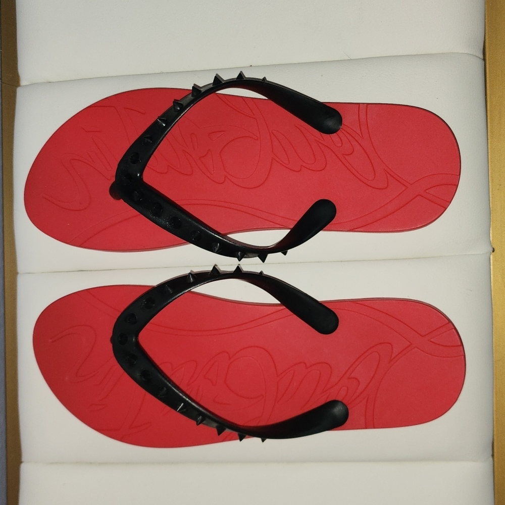 CHRISTIAN LOUBOUTIN LOUBIFLIP SANDAL size 41